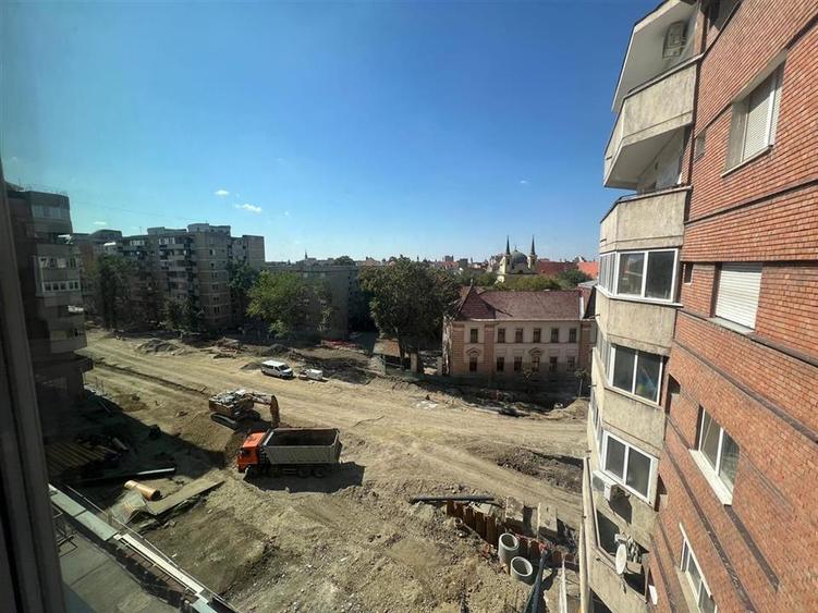 Apartament cu 3 camere decomandat în Central