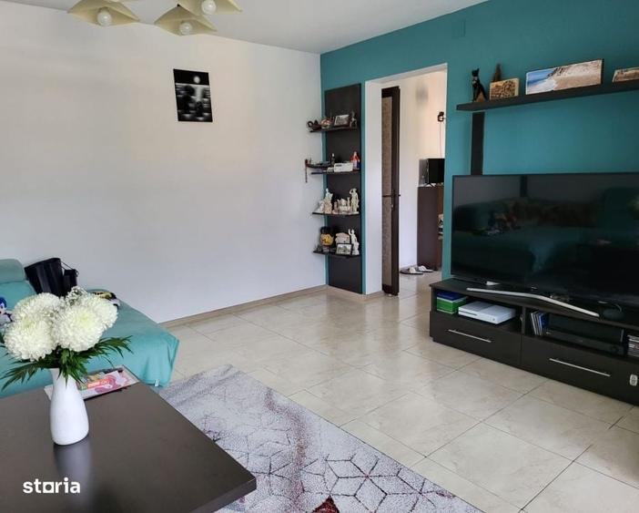 Apartament cu 4 camere decomandat în Calea București