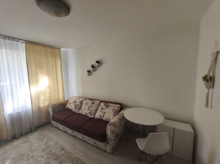 Casă cu 1 camere decomandat în Județean