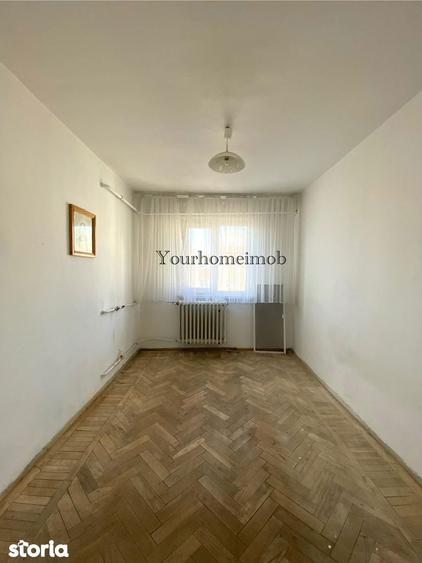 Apartament cu 3 camere semidecomandat în Craiovița Nouă