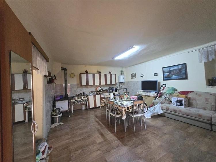 Apartament cu 2 camere semidecomandat, mobilat în Central