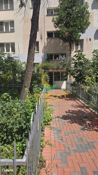 Apartament cu 3 camere semidecomandat în 1 Decembrie 1918