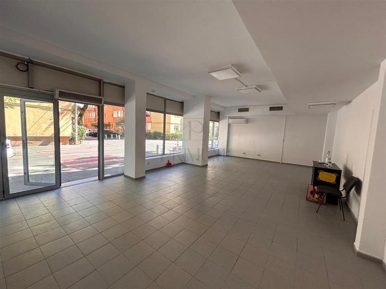 Spațiu comercial, de 63 mp, în Dâmbovița