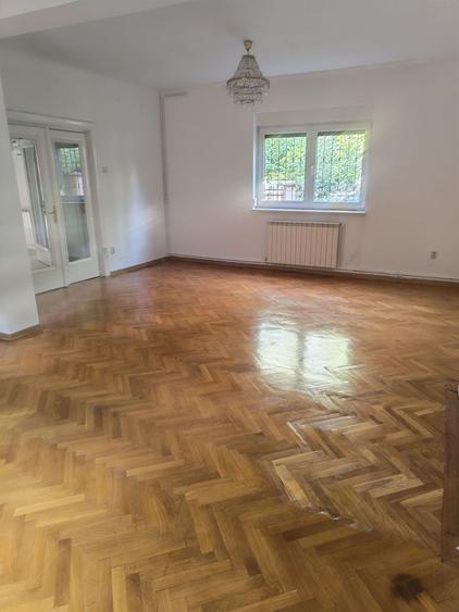 Duplex cu 8 camere cu Canalizare în Primăverii
