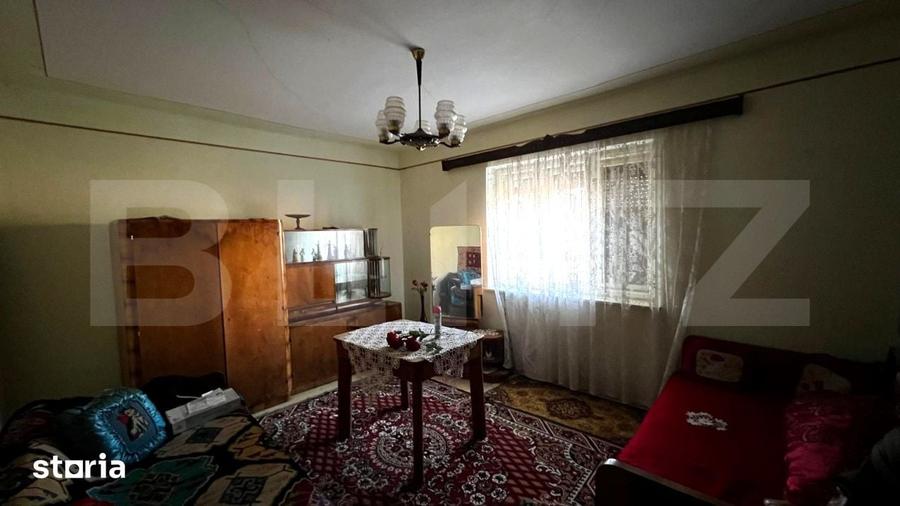Casă cu 4 camere decomandat cu Teren 2500 Mp în Central