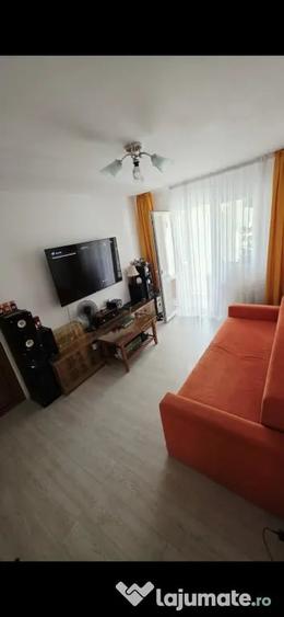 Apartament cu 3 camere semidecomandat în Central