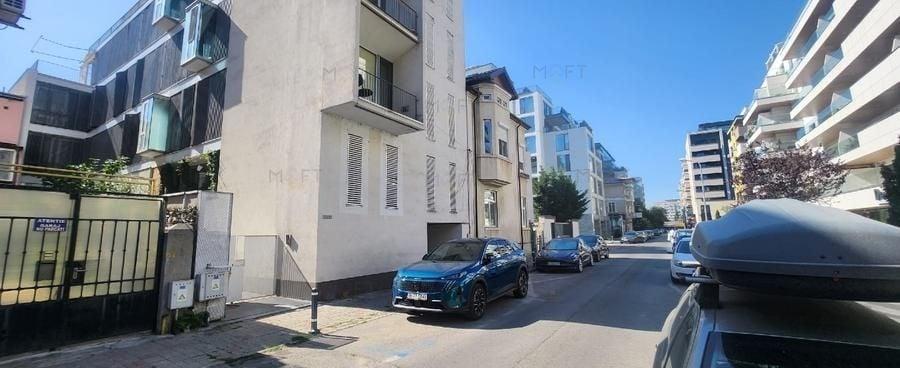 Apartament cu 3 camere decomandat, mobilat în Banu Manta
