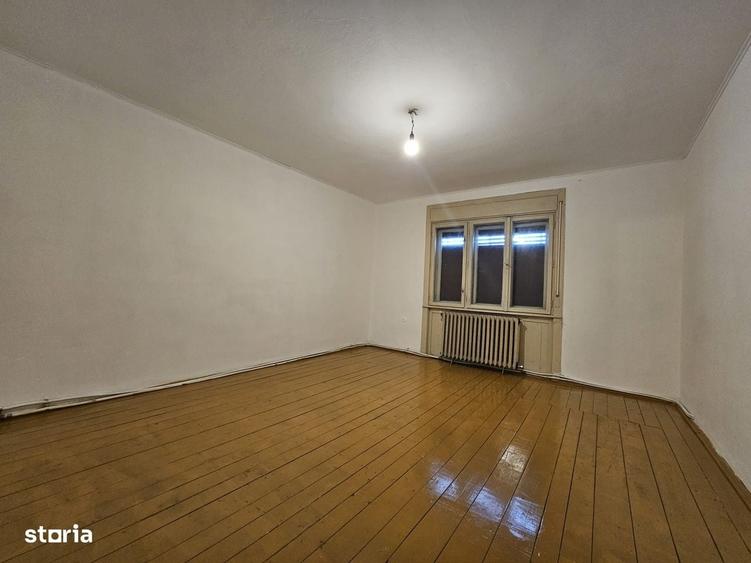 Casă cu 4 camere cu Teren 999 Mp în Crângului