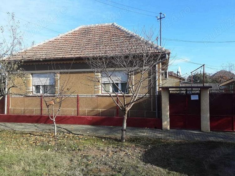 Casă cu 6 camere în Curtici