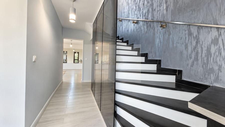 Duplex cu 4 camere cu Canalizare în Bună Ziua