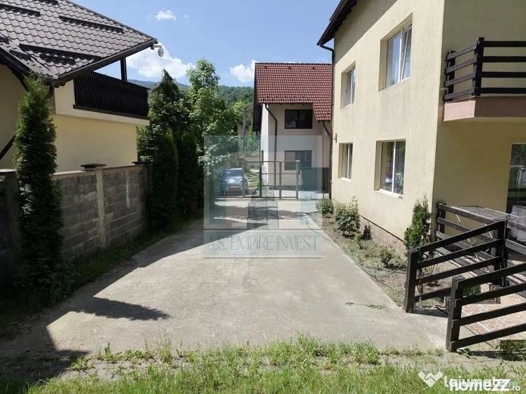 Casă cu 7 camere cu Teren 730 Mp în Timișu de Jos