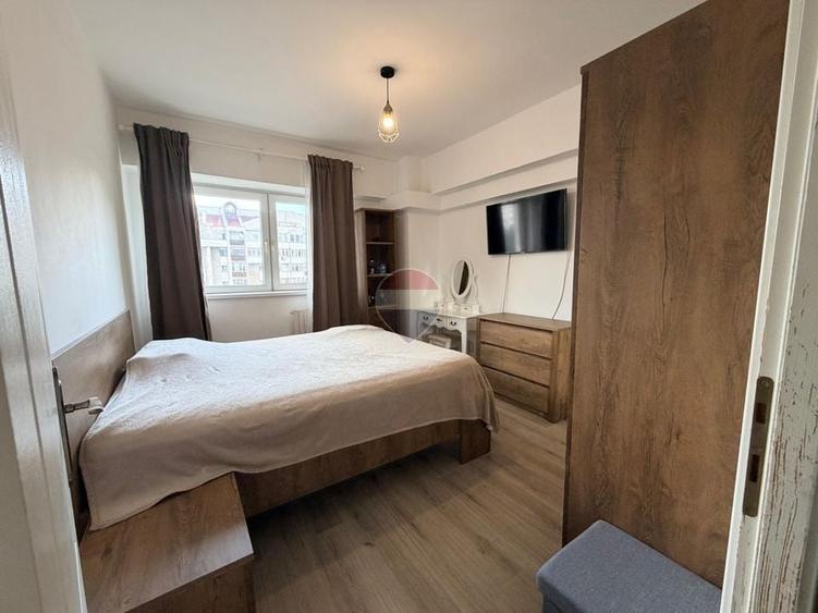 Apartament cu 3 camere decomandat, mobilat în Central