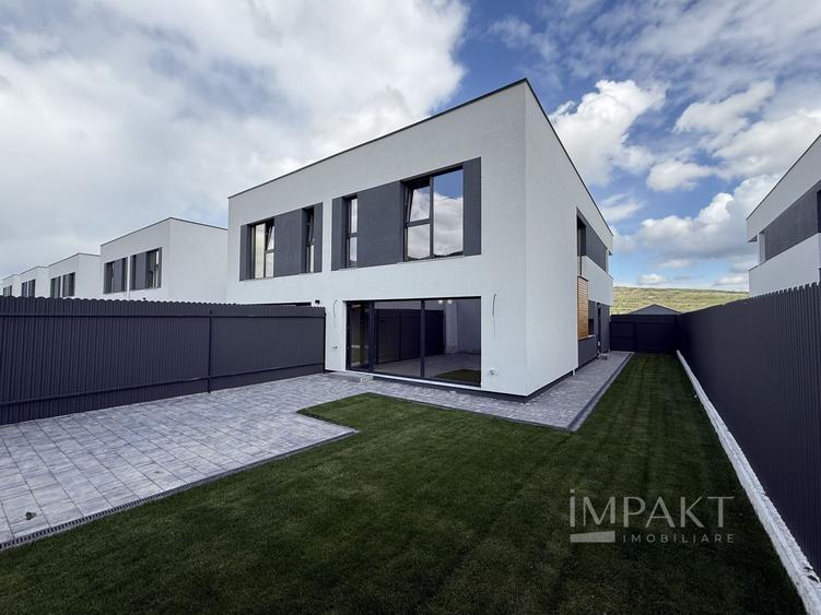 Duplex cu 4 camere cu Canalizare în Chinteni