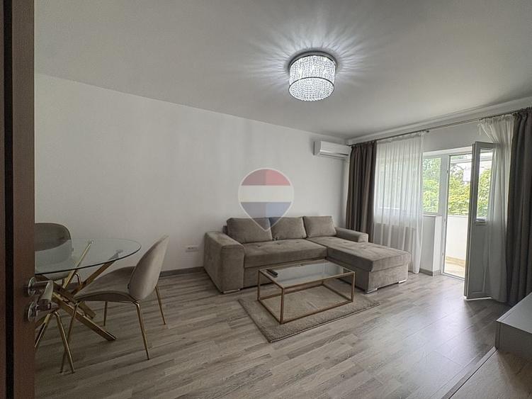 Apartament cu 2 camere decomandat, mobilat în Central