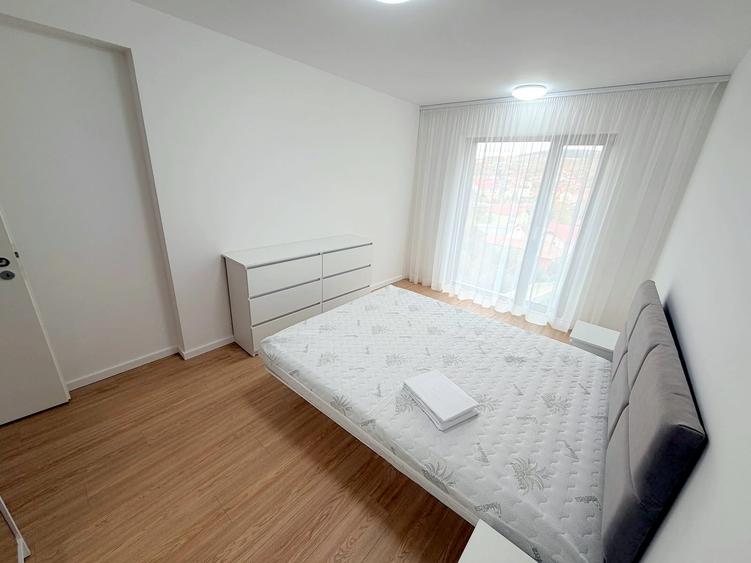 Apartament cu 3 camere semidecomandat în Central