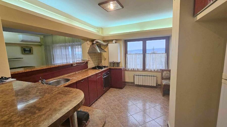 Apartament 3 camere , CENTRAL - ,INDEPENDENTEI   UMF - 2