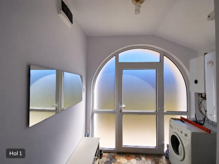 Apartament cu 4 camere semidecomandat, mobilat în Central