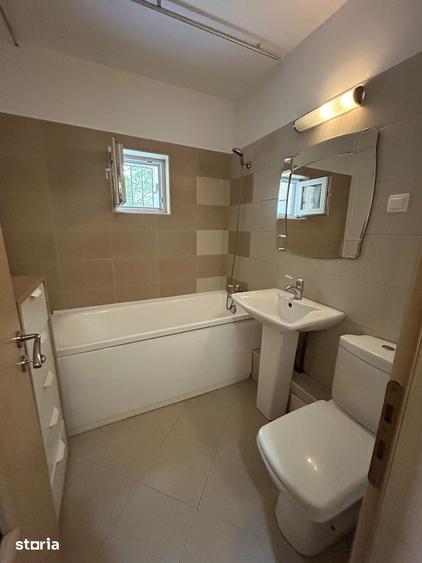Apartament cu 3 camere semidecomandat în Șerban Vodă