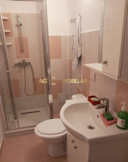 Apartament cu 3 camere semidecomandat, mobilat în Gorjului