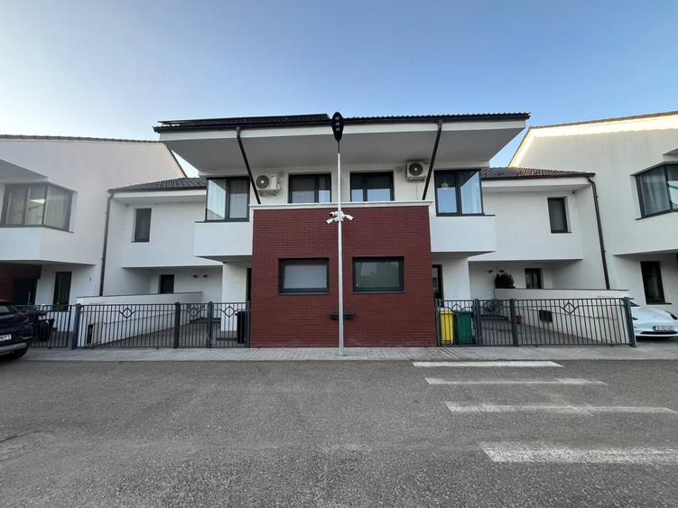 Casă cu 5 camere cu Canalizare în Otopeni