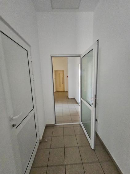 Birou, de 220 mp, în Central