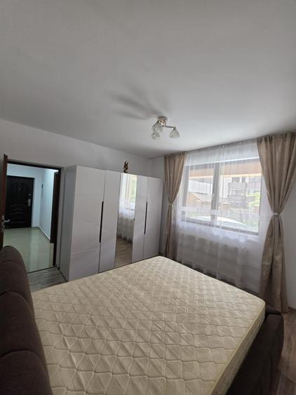 Apartament cu 3 camere decomandat în Apusului