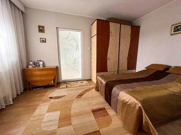 Casă cu 3 camere cu Canalizare în Central