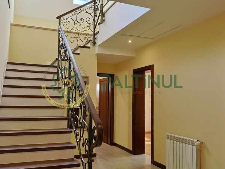 Casă individuală cu 5 camere cu Canalizare în Calea Dumbrăvii