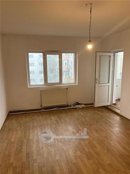 Apartament cu 3 camere decomandat în Nicolina
