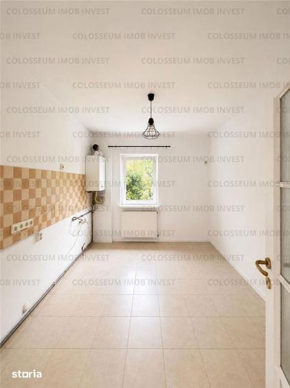 Apartament cu 3 camere decomandat în Astra
