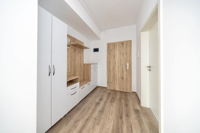Apartament cu 2 camere semidecomandat, mobilat în Tractorul