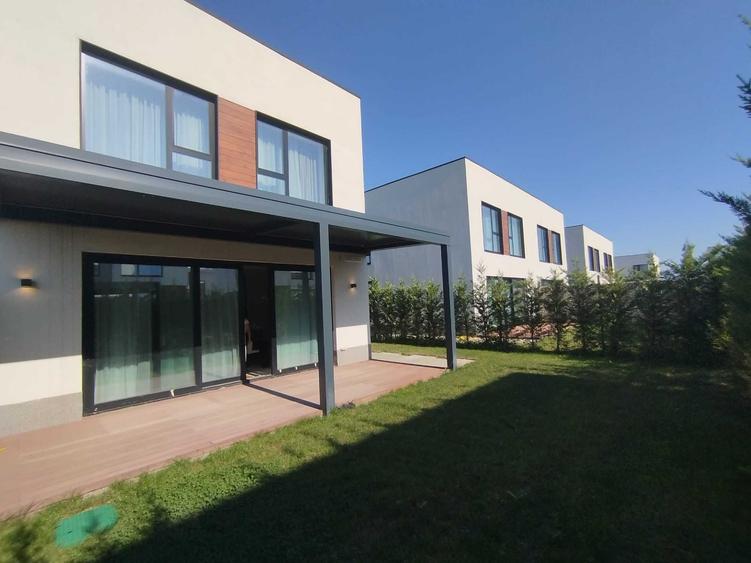 Casă cu 4 camere în Tunari