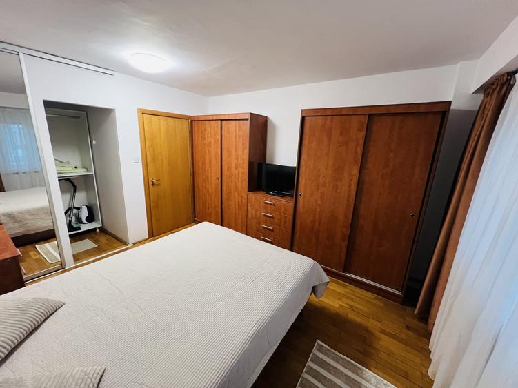Apartament cu 4 camere decomandat, mobilat în Tei