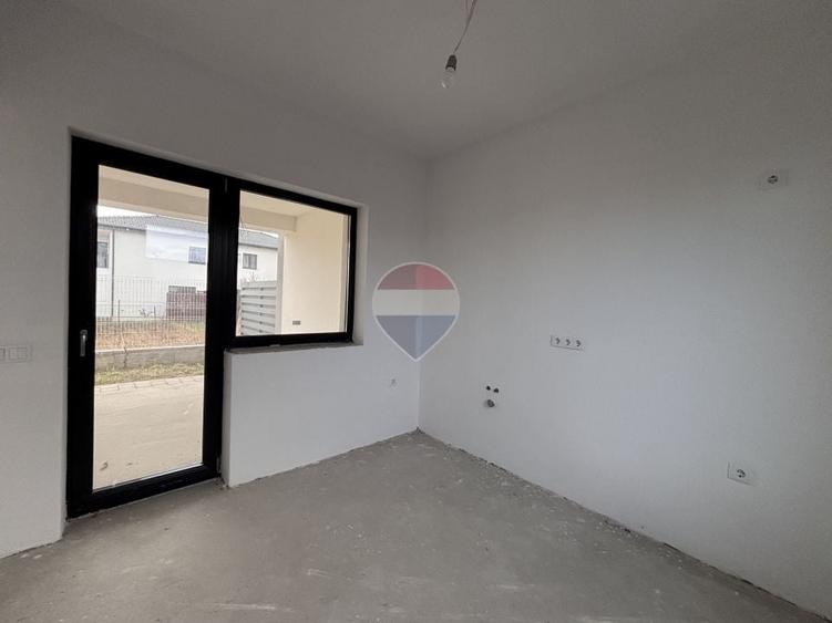Casă cu 4 camere cu Teren 150 Mp în Șelimbăr