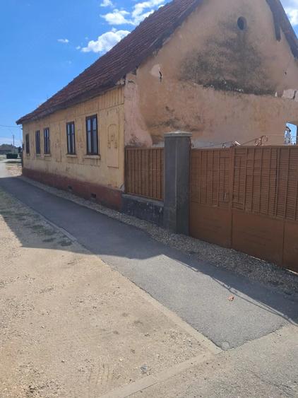 Casă cu Teren 2000 Mp în Chizătău