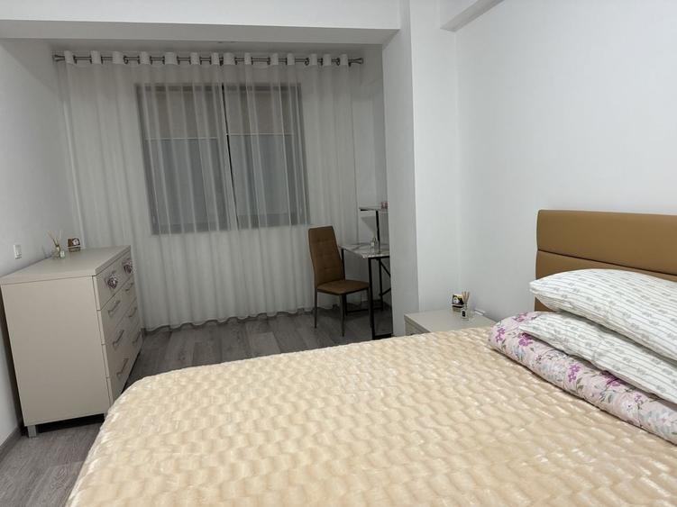 Apartament cu 2 camere semidecomandat în Rovine