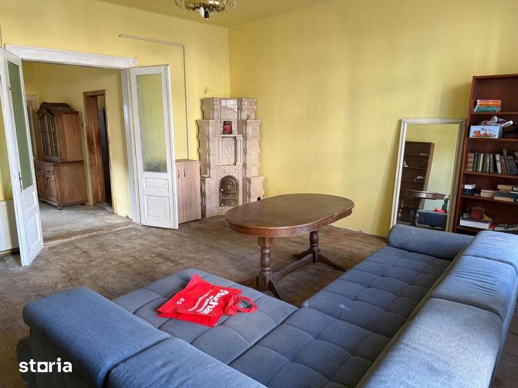 Casă cu 6 camere cu Teren 270 Mp în Central