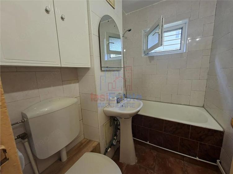 Apartament cu 2 camere semidecomandat în Filiași