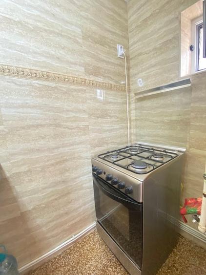 Apartament cu 3 camere semidecomandat, mobilat în Găvana