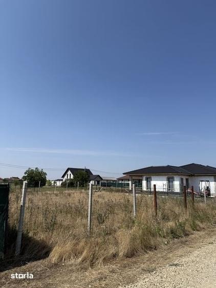 Teren de 462 mp, în Livada