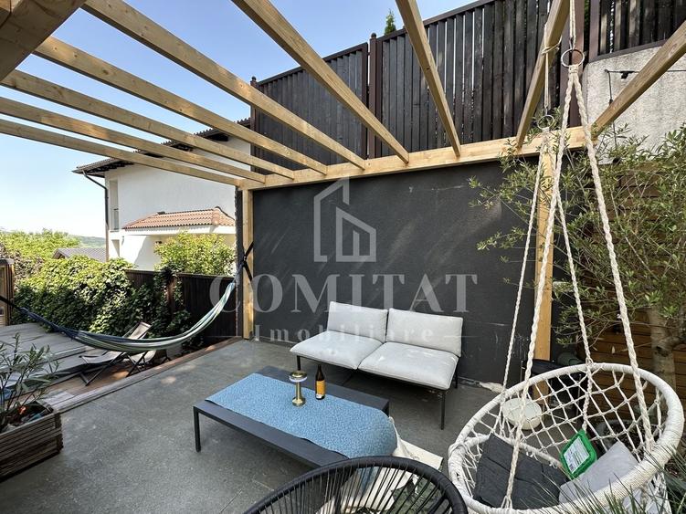 Apartament cu 3 camere semidecomandat în Gruia