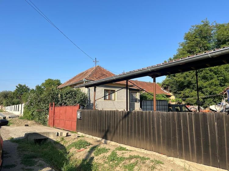 Casă cu 4 camere în Criștelec
