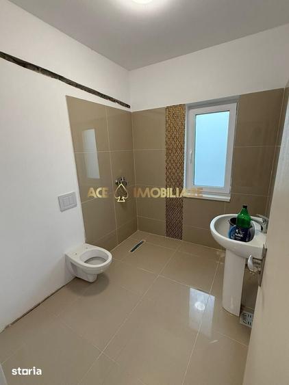 Casă cu 5 camere cu Teren 250 Mp în Vărăști