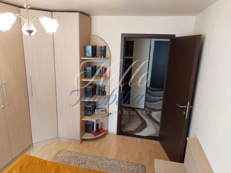 Apartament cu 3 camere semidecomandat în Florești