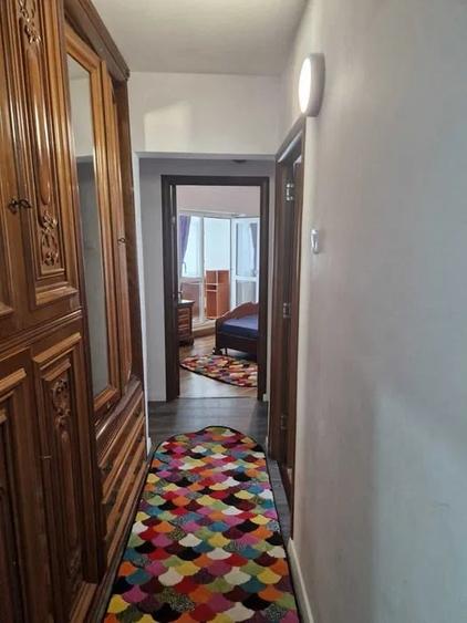 Apartament cu 3 camere decomandat, mobilat în Alexandru cel Bun