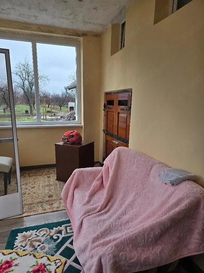 Casă cu 2 camere cu Teren 3040 Mp în Central