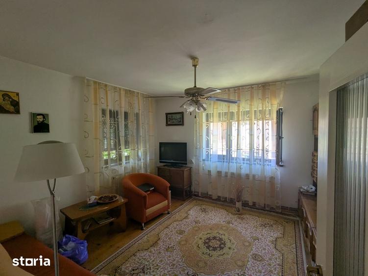 Casă cu 3 camere cu Teren 250 Mp în Central
