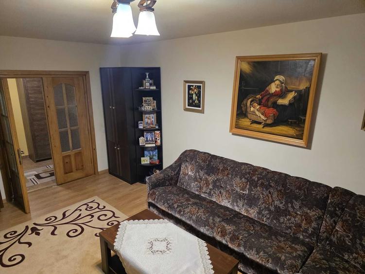 Apartament cu 3 camere decomandat în Vlădeni