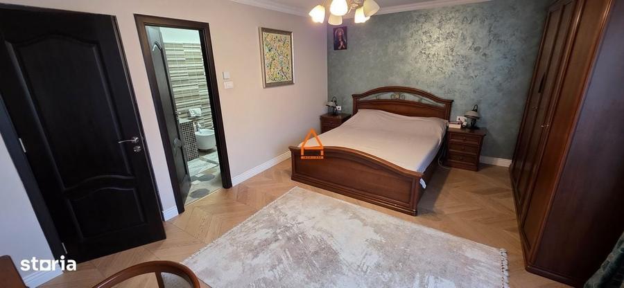 Casă cu 4 camere în Bucium