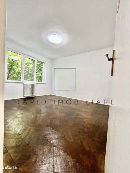Apartament cu 3 camere semidecomandat în Faleză